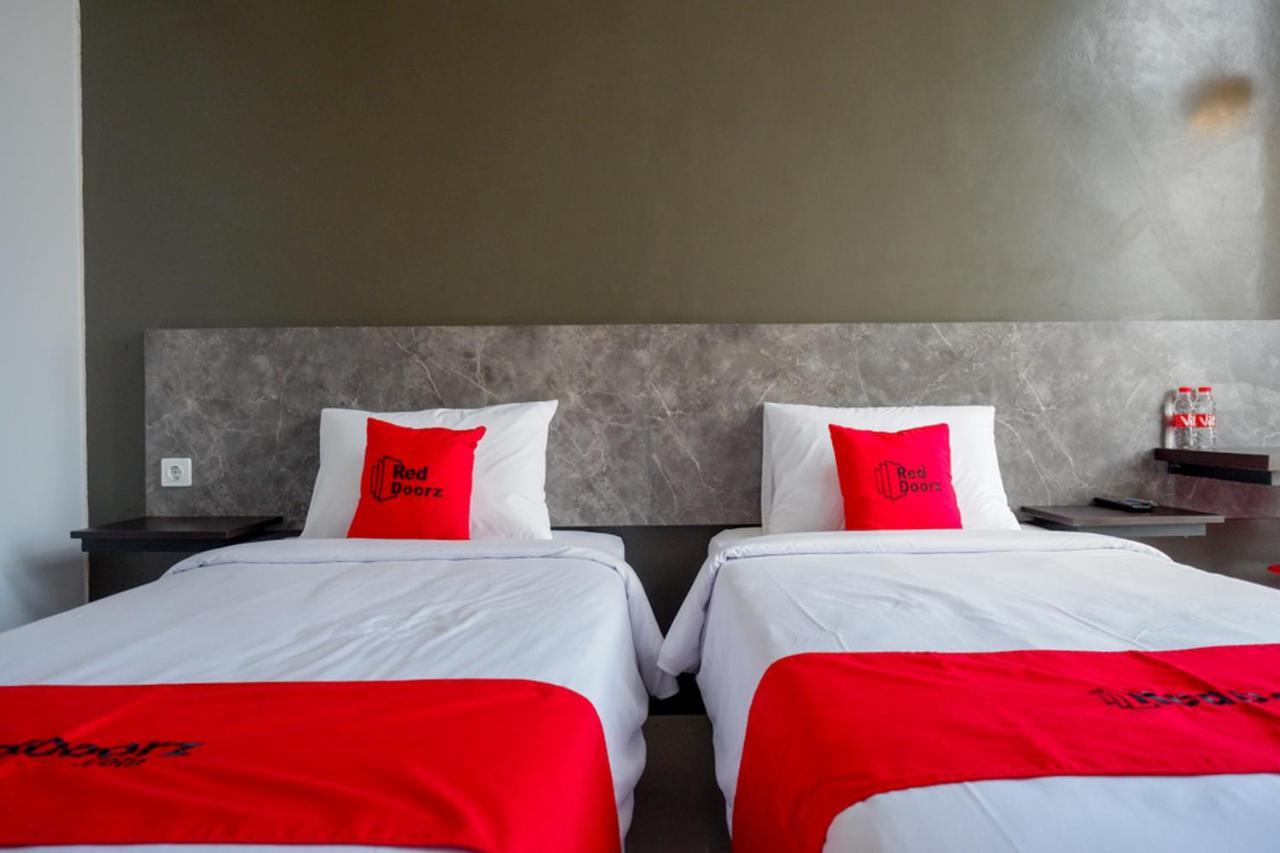 Reddoorz Plus Near Solo Baru Ngoại thất bức ảnh