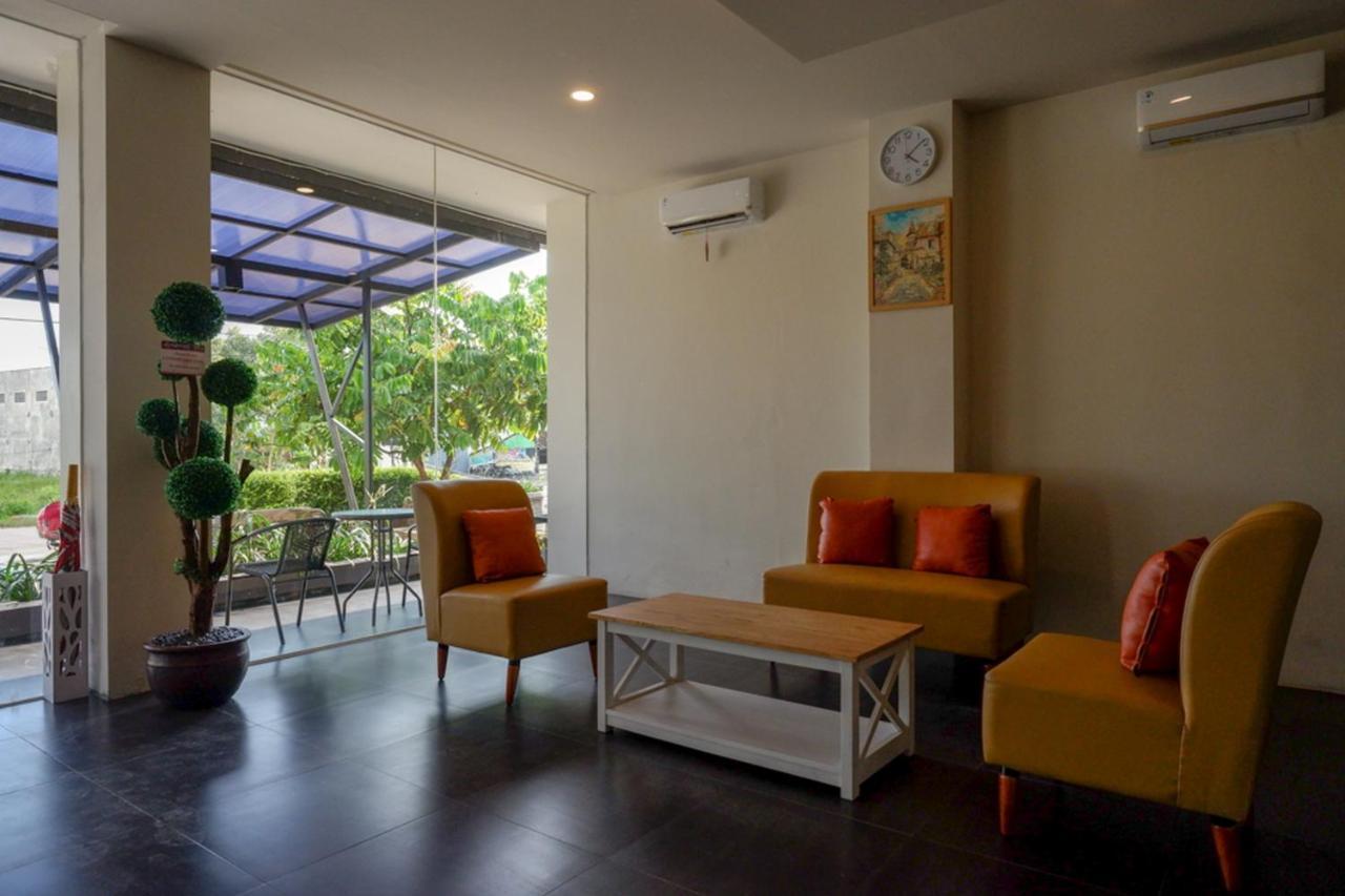Reddoorz Plus Near Solo Baru Ngoại thất bức ảnh