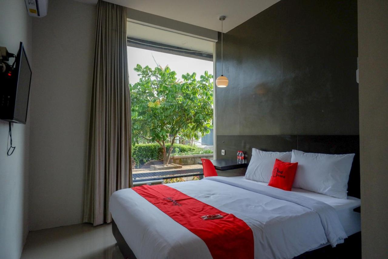 Reddoorz Plus Near Solo Baru Ngoại thất bức ảnh