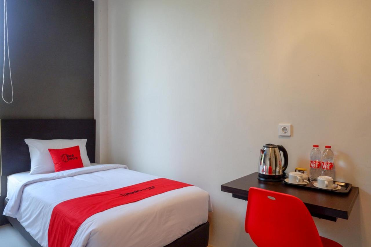 Reddoorz Plus Near Solo Baru Ngoại thất bức ảnh